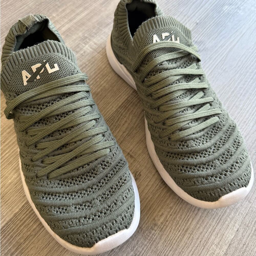 APL Women’s Sz 7 Techloom Wave Sneakers in Green - Picture 3 of 8